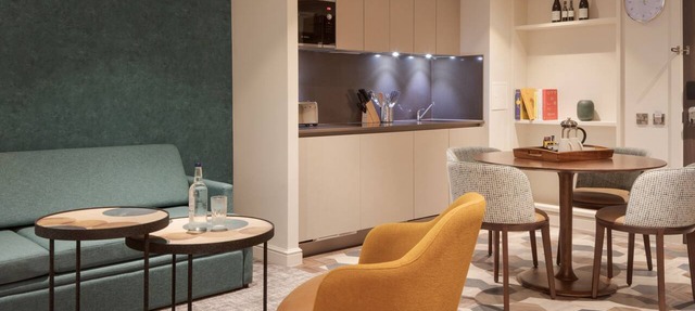 Lovely Suite 5 Mins from Heathrow Airport | Business Centre On-Site + Free Wi-Fi