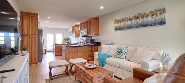 Lovely vacation home - 10-min walk to the beach!