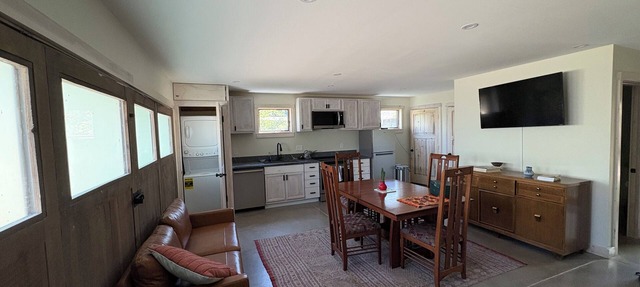 Lovingly Designed Carriage House abutting the foothills in coveted Newlands.