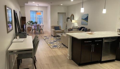 Luxe 2BD2BA Townhouse in Hip Area - Near Metro