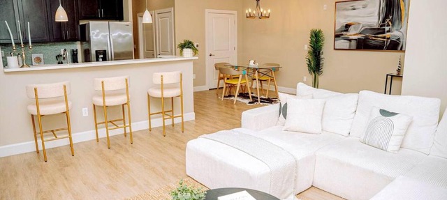 Luxe 2BR House Private Entry Free parking