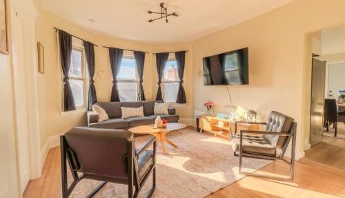 LUXE 4BDR2BA Near Boston- T-Station & Encore Casino