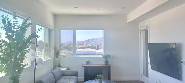 Luxe Corner One Bedroom, Prime Hollywood with Parking