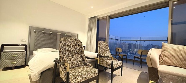 Luxe jacuzzi studio key 2