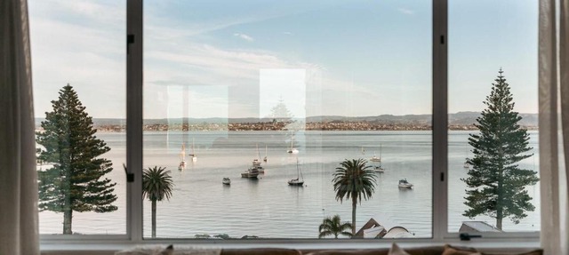 Luxe Mount Escape Stunning Sea Views Pool & Gym