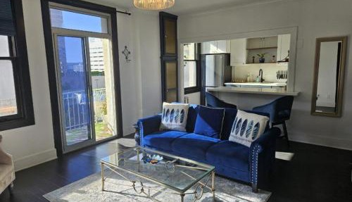 Luxe Suite Convention Center Partial Ocean View with Free Parking