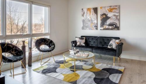 Luxurious & Comfy Downtown Oasis ~ Views ~ Parking