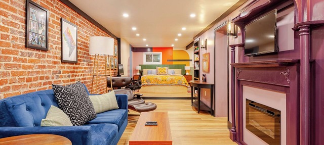 Luxurious DC garden apartment w/King bed, for work and play, steps to Metro