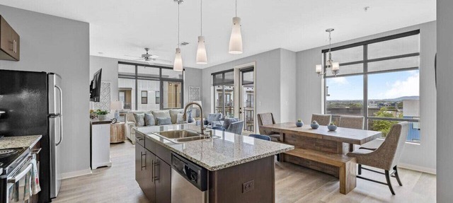 Luxurious Downton High Floor 2 br 2 bth Condo-#54