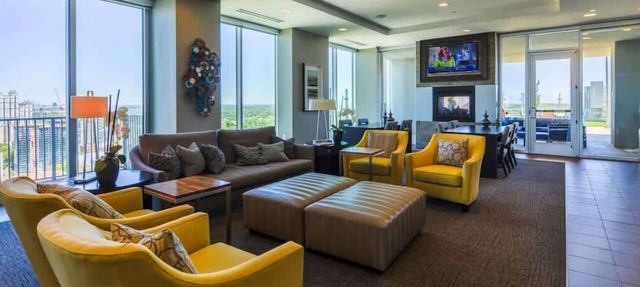 Luxurious Midtown Apartment w/Sky Lounge & Pool