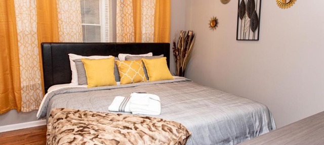 Luxurious Stay at Modern Apartment with Self Check-in Mins Frm Downtown