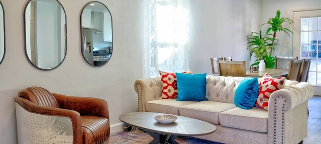 Luxurious 3 Bedroom House w/Pool