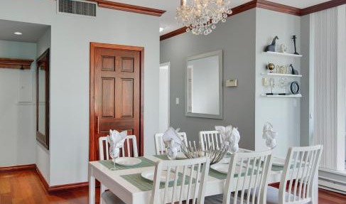 Luxury 2BR Designer Apartment In The Heart Of Downtown!