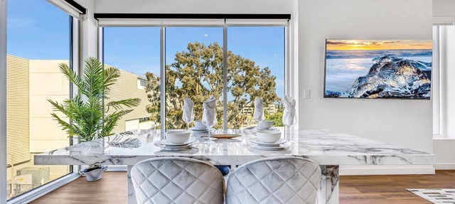 Luxury 2BR Hollywood Sign View by Oneluxstay