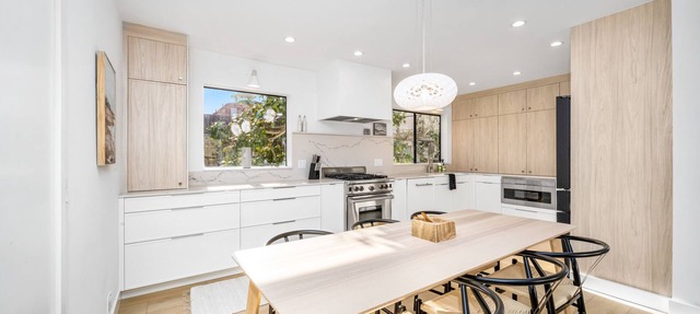 Luxury 4 Story home next to Alamitos Yacht Club. Steps to Beach and Bay.