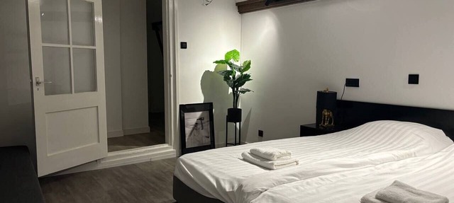 Luxury 6 person apartment city center