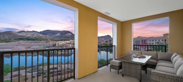 Luxury and Elegance! Panoramic views of Lake