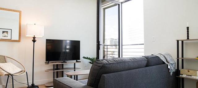 Luxury Apartment With The Hollywood Hills View