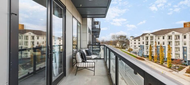 Luxury Condo with Huge Patio, near Vanderbilt & Downtown