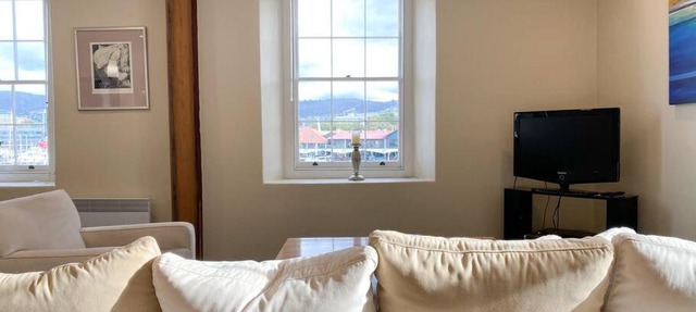 Luxury Hobart Waterfront Apartment with views!