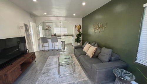 Luxury Mid City Home With Firepit