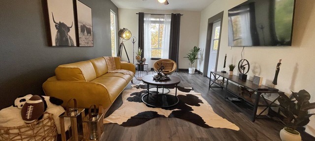 Luxury Top Floor Condo 5 min from Magic Mountain in a resort style gated complex