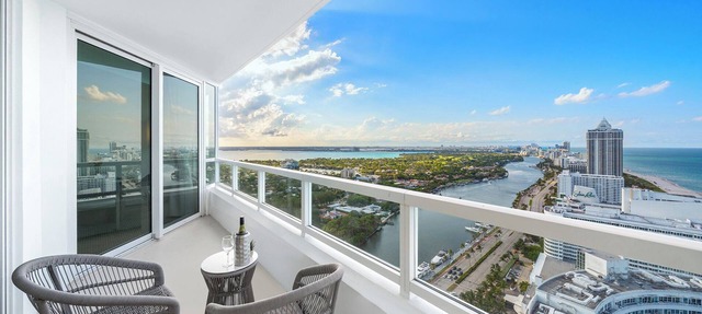 Luxury Vacation Rentals at Fontainebleau Miami Beach by LRMB