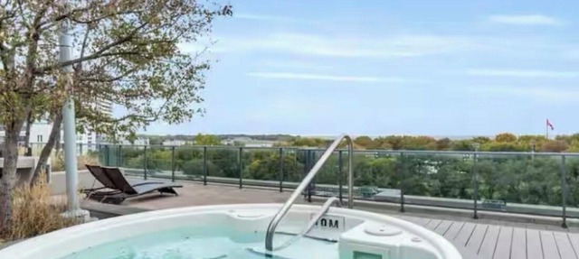Luxury Waterfront Downtown Condo w/Pool & Parking