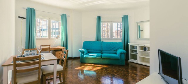 Madrid Rio Perfect location for exploring Madrid! Modern 1-bed flat sleeps 2.