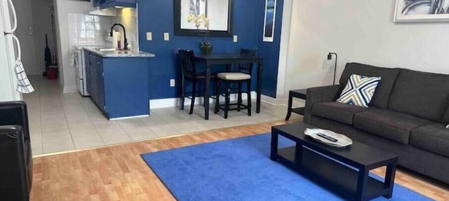 Main floor apt near airport