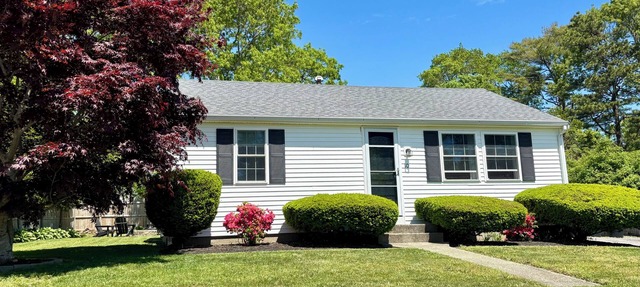 Make this charming, modern retreat your home away from home!