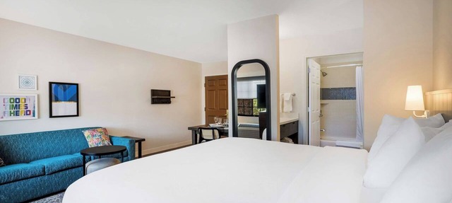 Make Your Trip More Enjoyable! Heated Outdoor Pool, Pets Are Welcome!