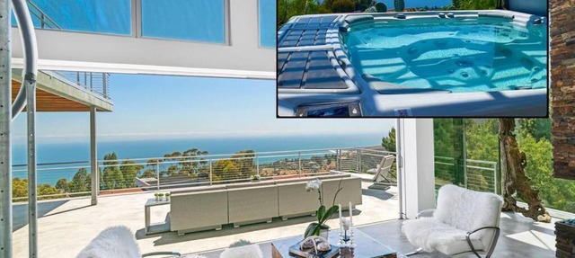 Malibu Glass House: Architectural w 180deg Views