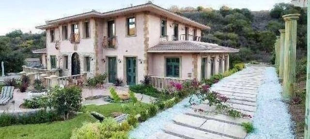 Malibu Tuscany Paradise w/Pool/Villa Spacious in private gated neighborhoodn