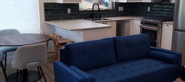 Mar Vista Gem, new ADU luxurious furnished zen 1br/1bath with shared deck