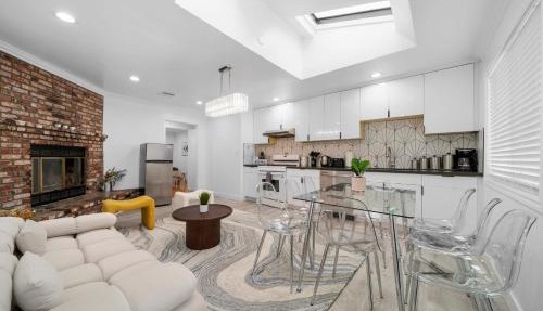 Marbella Lane - Serene and Pristine 2BR Home
