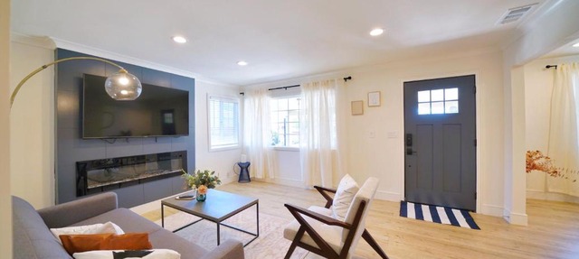 @ Marbella Lane - Vibrant 4BR RWC Ldry + P