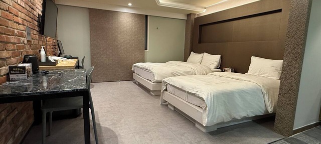 May Hotel