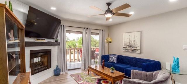 McCormick Ranch Condo! Walk to Restaurants & Shops