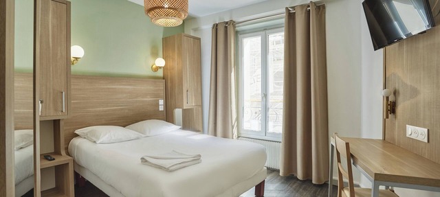 Merryl Hotel