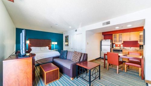 Metro Phoenix Extended Stay - Queen Studio