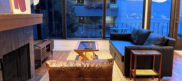 Mid Century Modern 2-bedroom apartment in the heart of Seattle