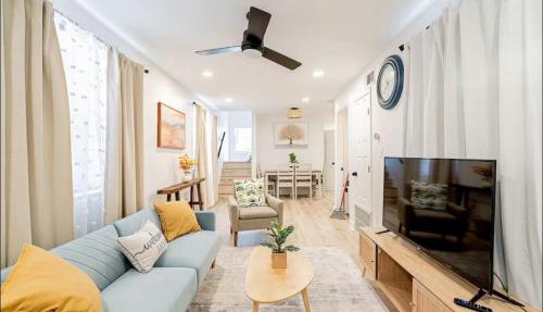 Mid City Canal st 2 bedroom cute house