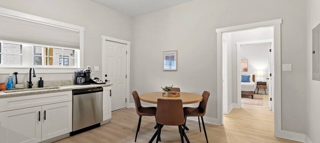 Modern 1-Bed, Walk to Fluor Field and Downtown