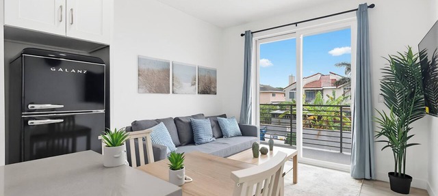 Modern 1BR Apt - 10 min LAX/Beach/Sofi + Parking