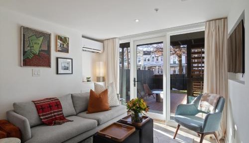 Modern 2 Bedroom City Retreat