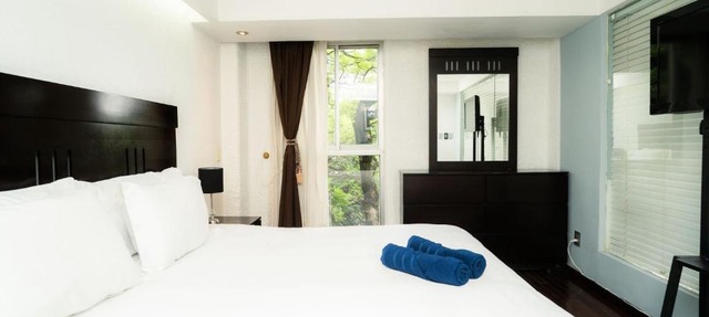 Modern 2BR by iconic Angel de la Independencia