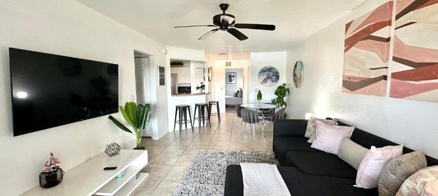 Modern 2BR Lakeview Near Orlando Airport Free Parking