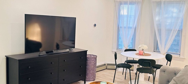 Modern 2BR near subway & parking available
