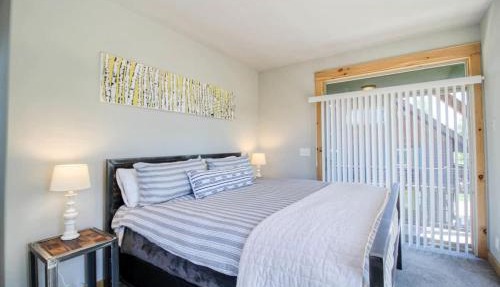 Modern 3bd cabin in Edgewater